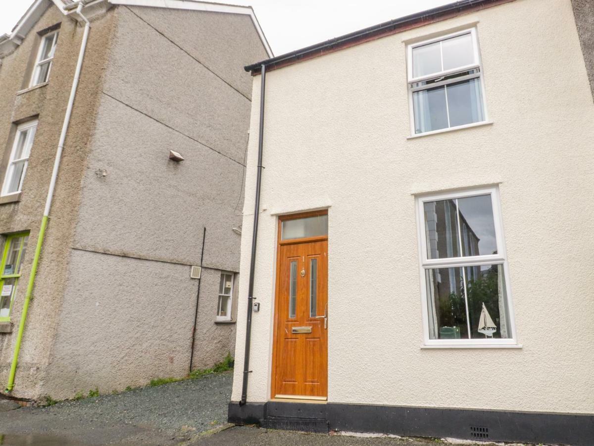 1 Castle Row * Beaumaris